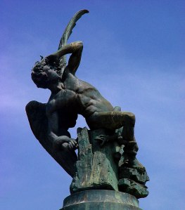 estatua-angel-caido